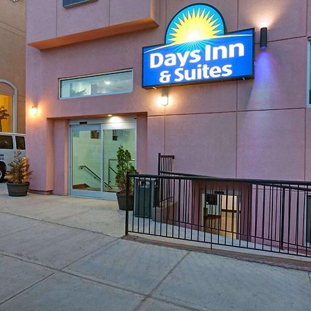 Days Inn & Suites By Wyndham Ozone Park/Jfk Airport นิวยอร์ก ภายนอก รูปภาพ