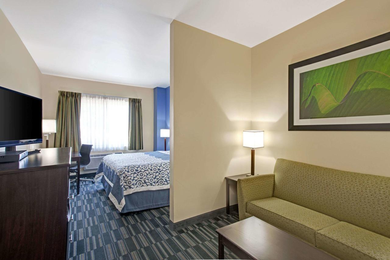 Days Inn & Suites By Wyndham Ozone Park/Jfk Airport นิวยอร์ก ภายนอก รูปภาพ