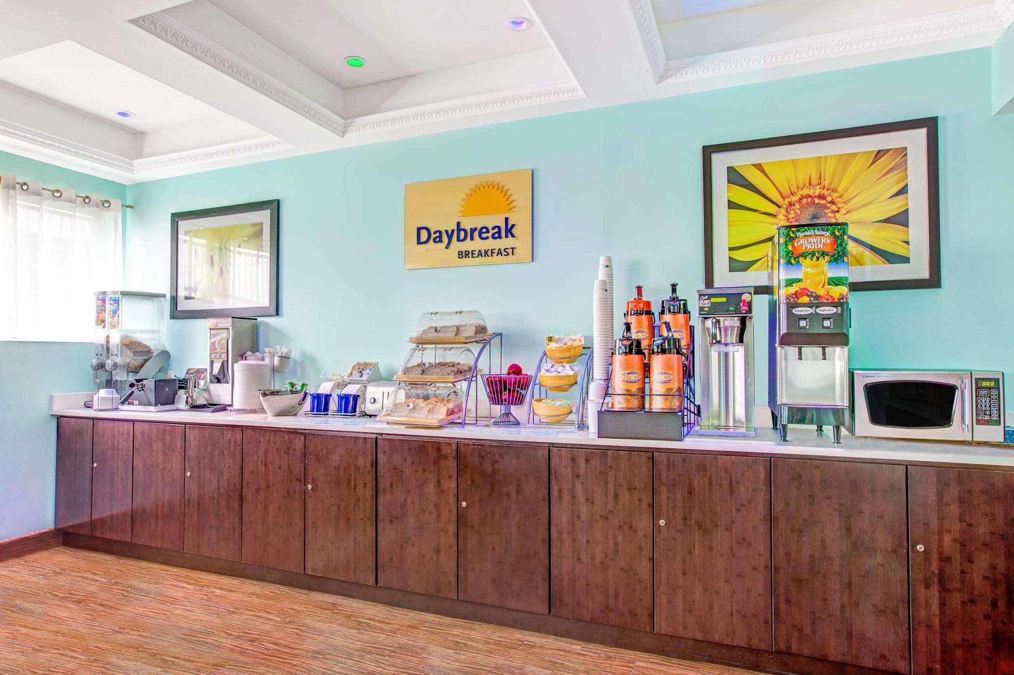 Days Inn & Suites By Wyndham Ozone Park/Jfk Airport นิวยอร์ก ภายนอก รูปภาพ