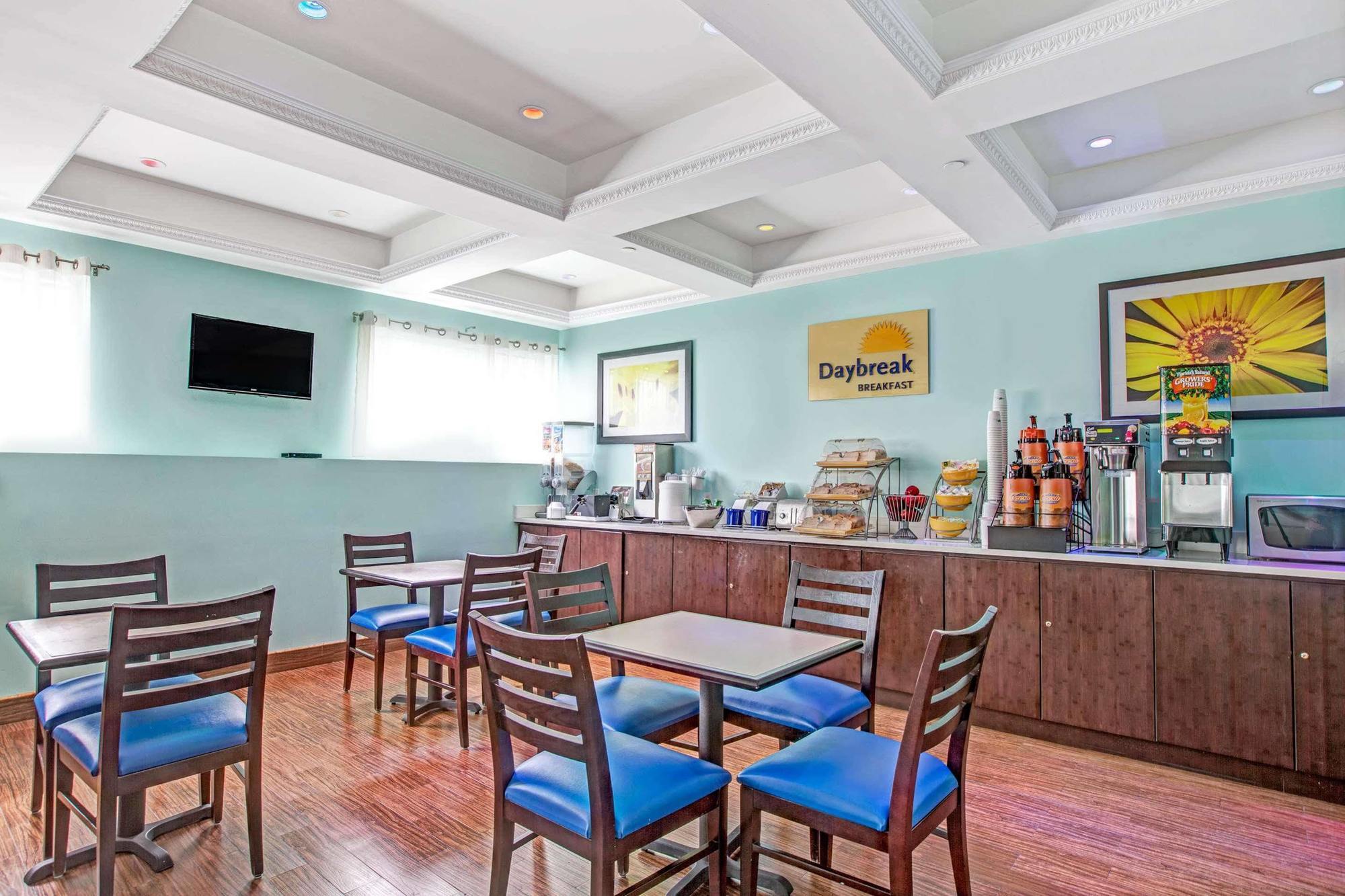 Days Inn & Suites By Wyndham Ozone Park/Jfk Airport นิวยอร์ก ภายนอก รูปภาพ