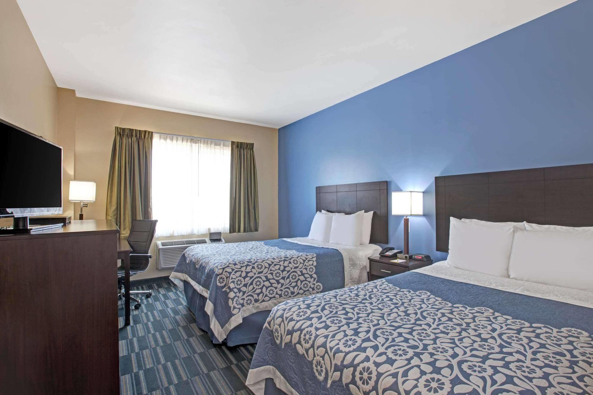 Days Inn & Suites By Wyndham Ozone Park/Jfk Airport นิวยอร์ก ภายนอก รูปภาพ