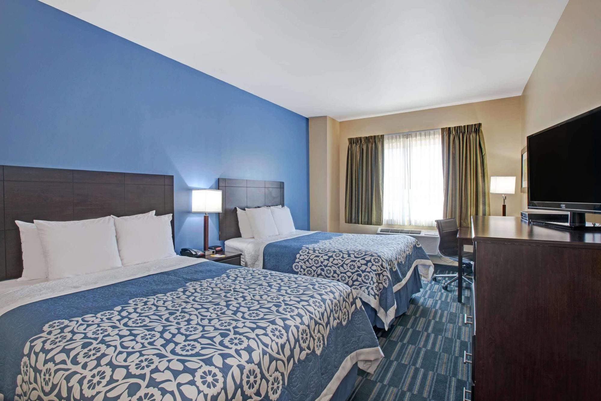 Days Inn & Suites By Wyndham Ozone Park/Jfk Airport นิวยอร์ก ภายนอก รูปภาพ