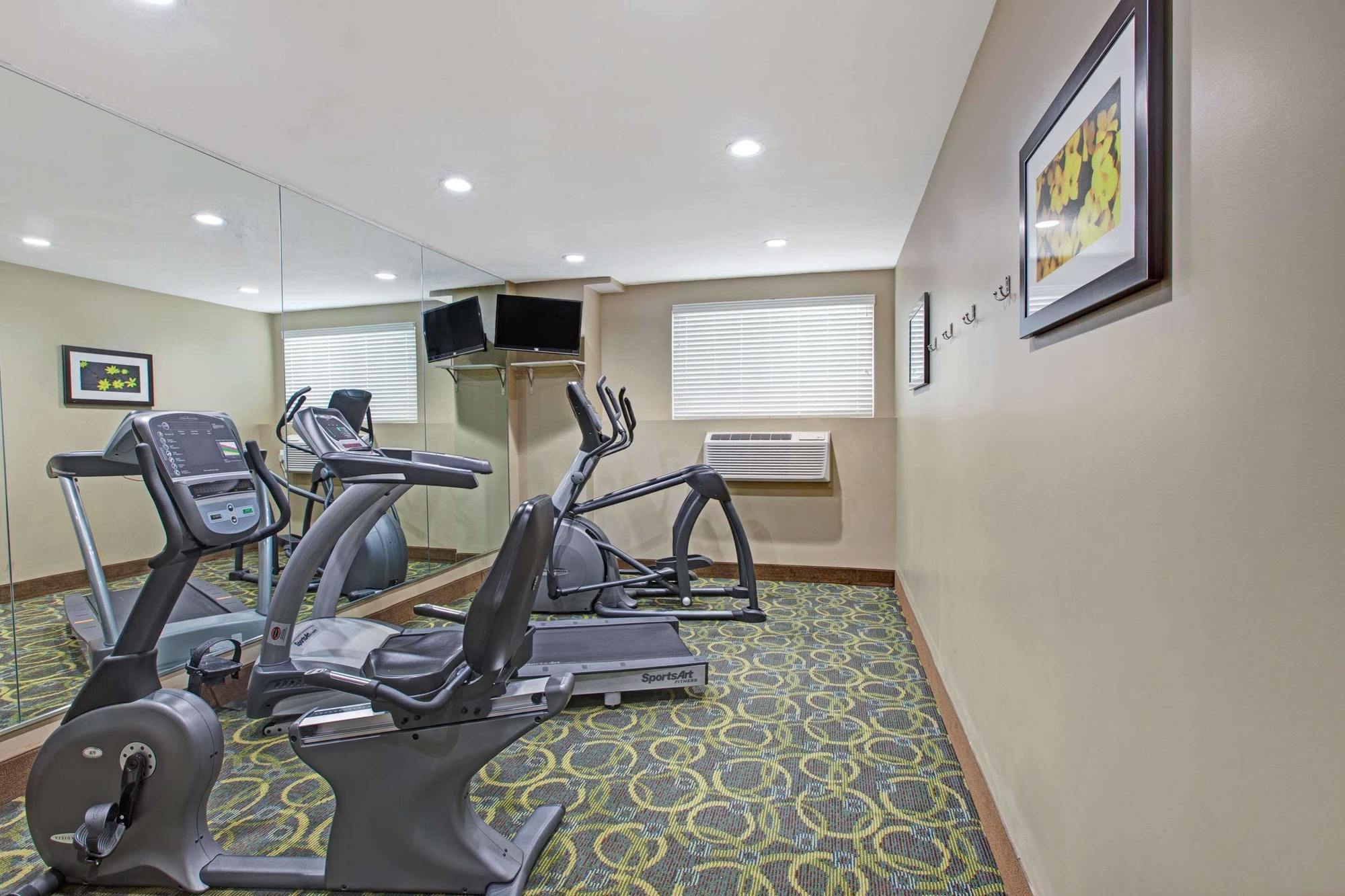 Days Inn & Suites By Wyndham Ozone Park/Jfk Airport นิวยอร์ก ภายนอก รูปภาพ