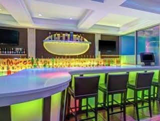 Days Inn & Suites By Wyndham Ozone Park/Jfk Airport นิวยอร์ก ภายนอก รูปภาพ
