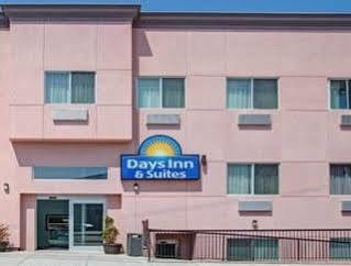 Days Inn & Suites By Wyndham Ozone Park/Jfk Airport นิวยอร์ก ภายนอก รูปภาพ