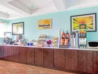 Days Inn & Suites By Wyndham Ozone Park/Jfk Airport นิวยอร์ก ภายนอก รูปภาพ