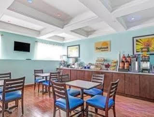 Days Inn & Suites By Wyndham Ozone Park/Jfk Airport นิวยอร์ก ภายนอก รูปภาพ